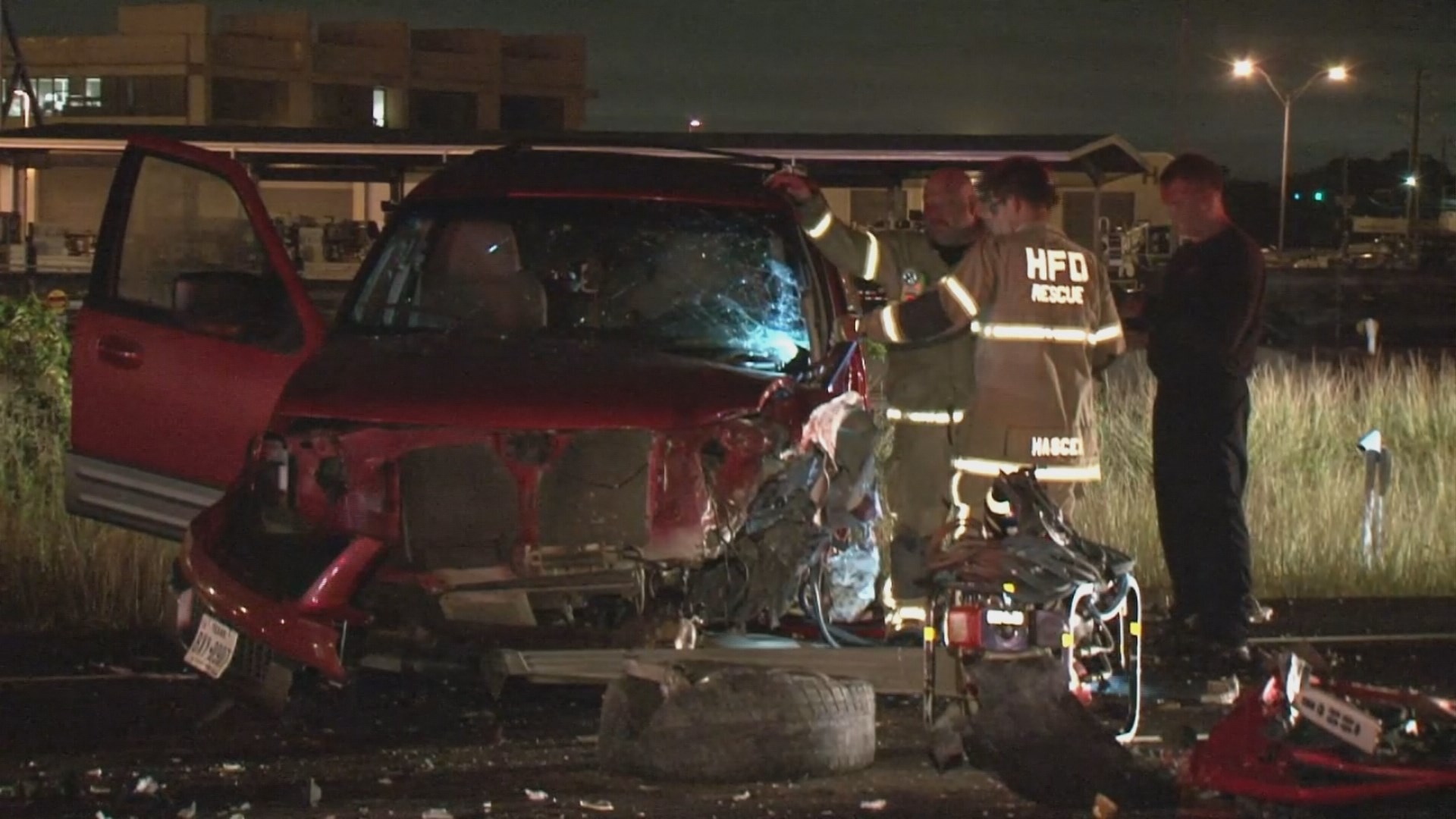 Photos 4 injured in headon collision in SE Houston